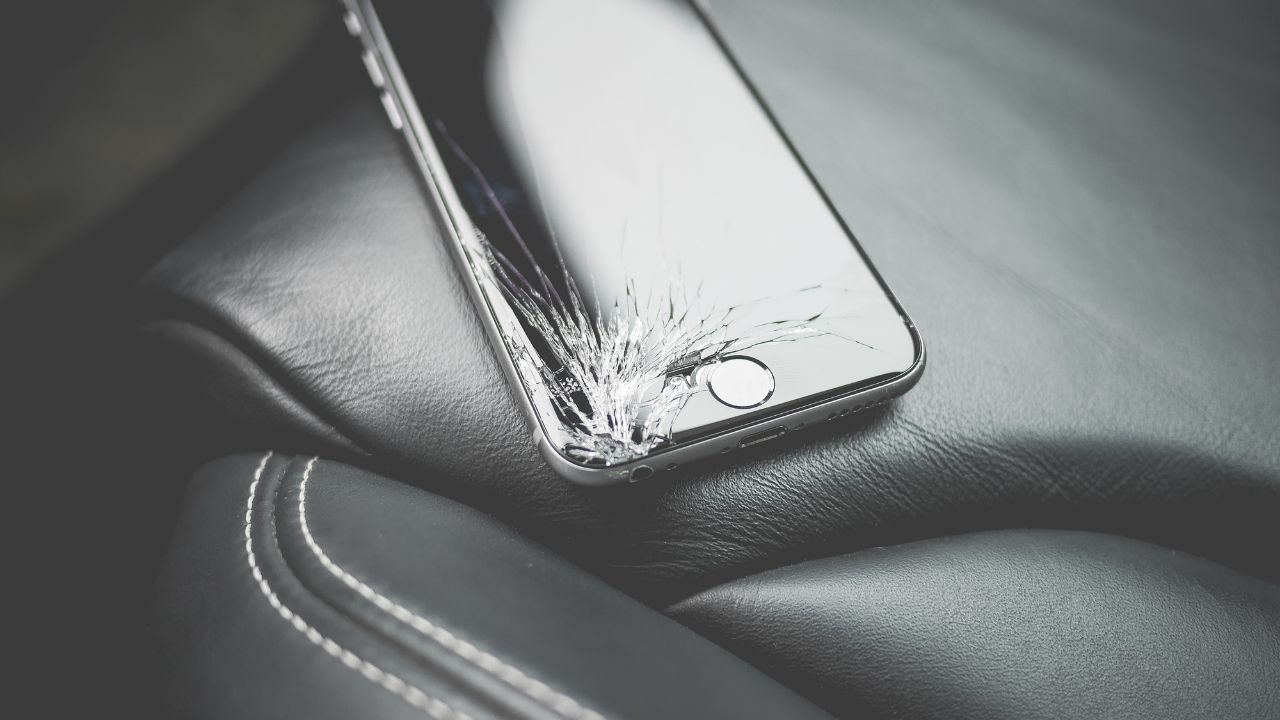 How to Fix a Cracked Phone Screen Without Replacing It